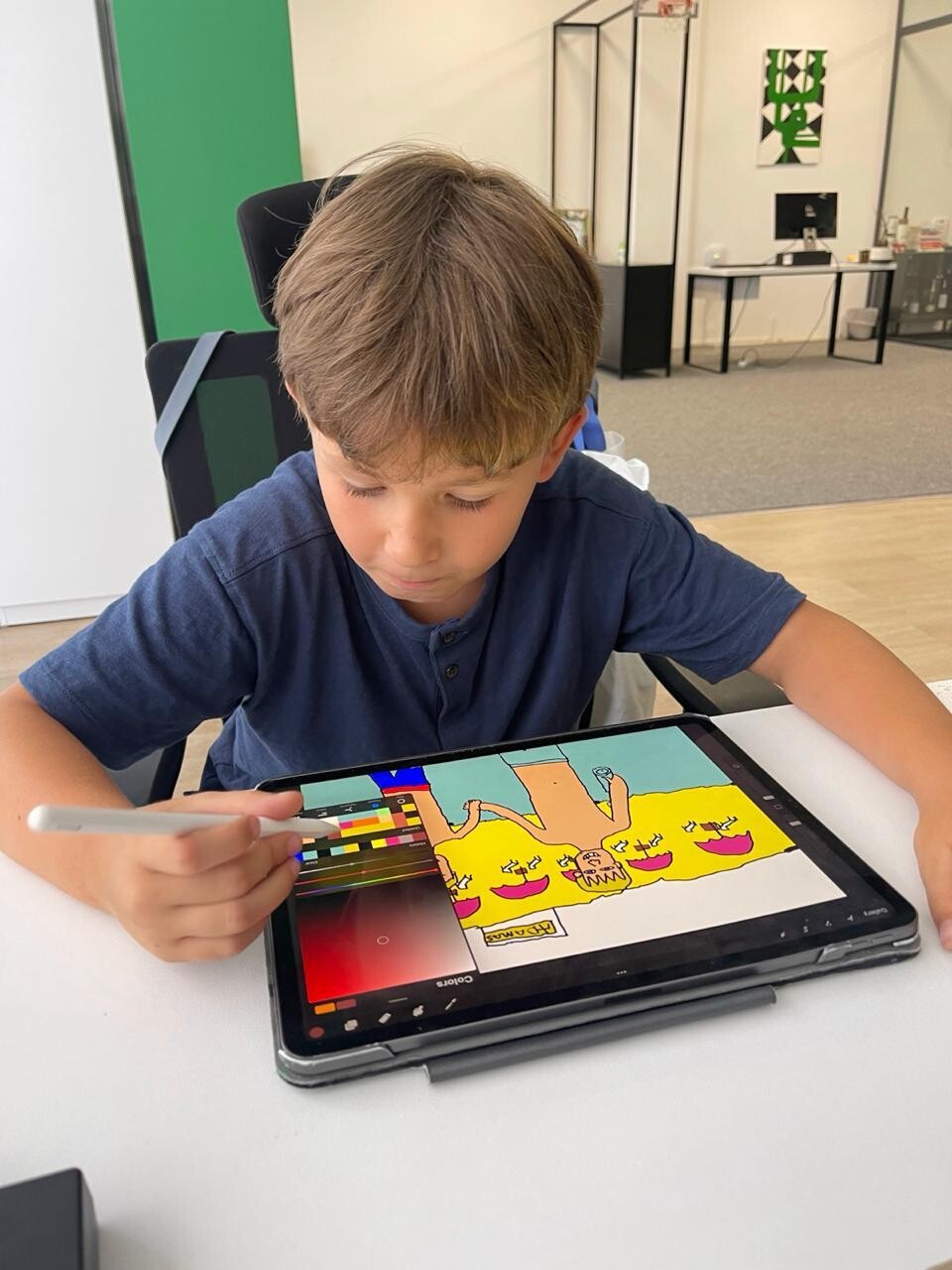 http://A%20boy%20coloring
